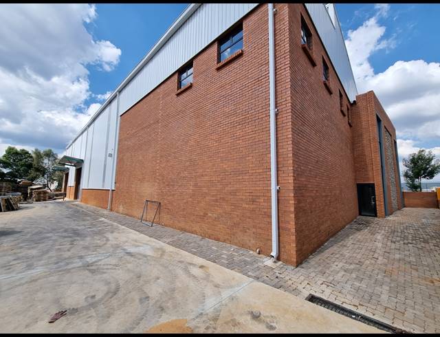 1,581M² WAREHOUSE FOR SALE IN ORMONDE